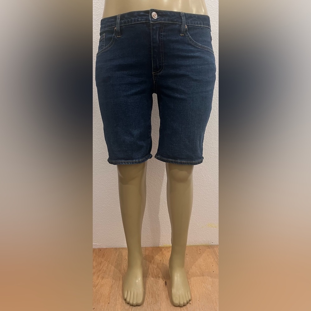 women's‎ size 10 Seven7 knee length jean shorts.